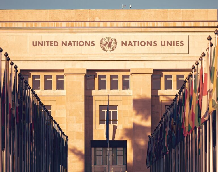 the entrance to the united nations unes building